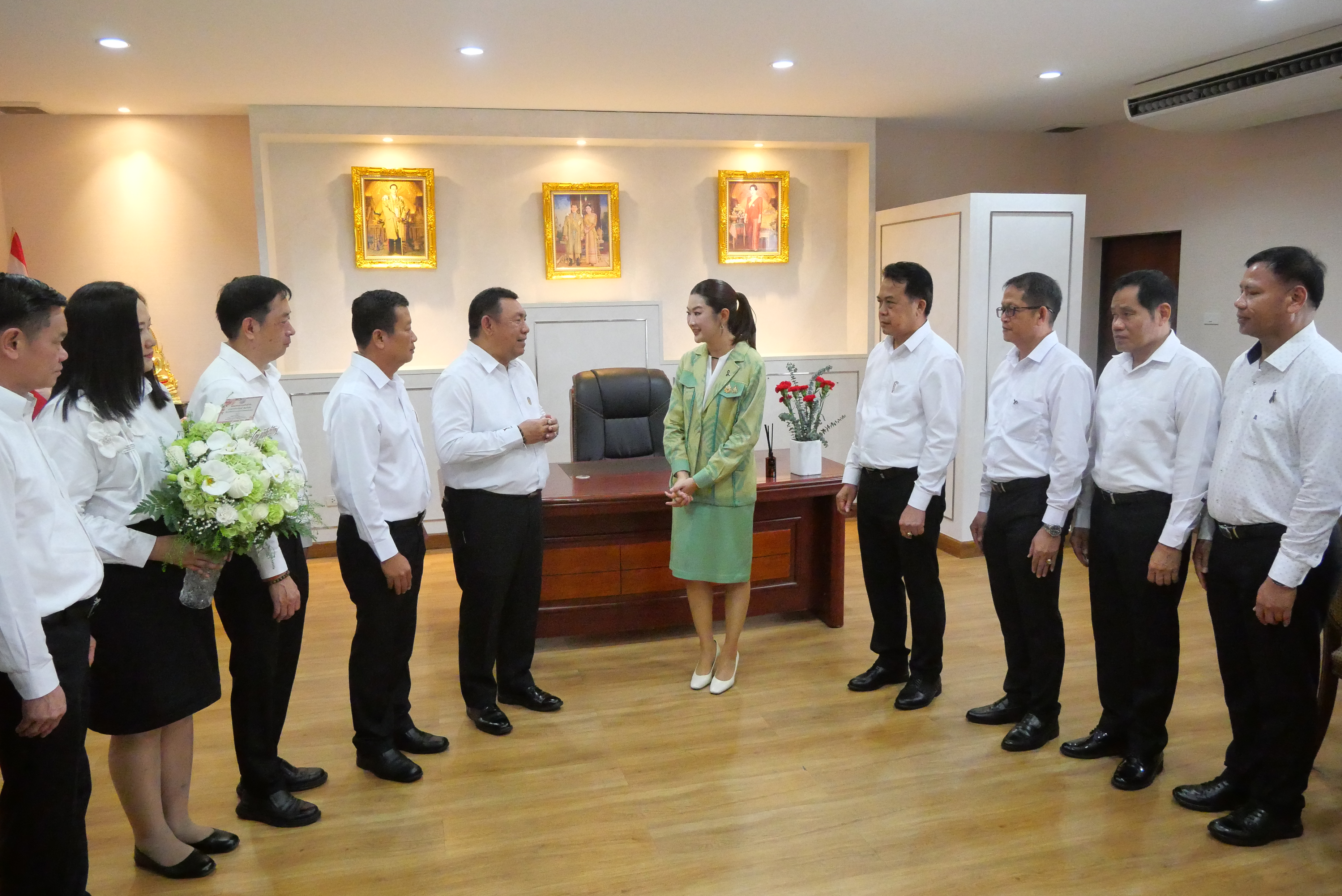 title - คณะผู้บริหาร ส.ป.ก. ร่วมแสดงความยินดีในโอกาสเข้ารับตำแหน่งของรัฐมนตรีว่าการกระทรวงเกษตรและสหกรณ์ และรัฐมนตรีช่วยว่าการกระทรวงเกษตรและสหกรณ์ 